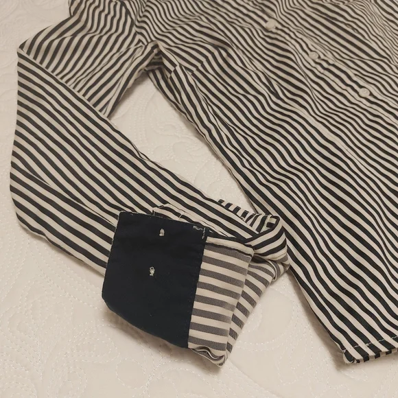 °•Navy + white pin striped blouse•° - Picture 4 of 7
